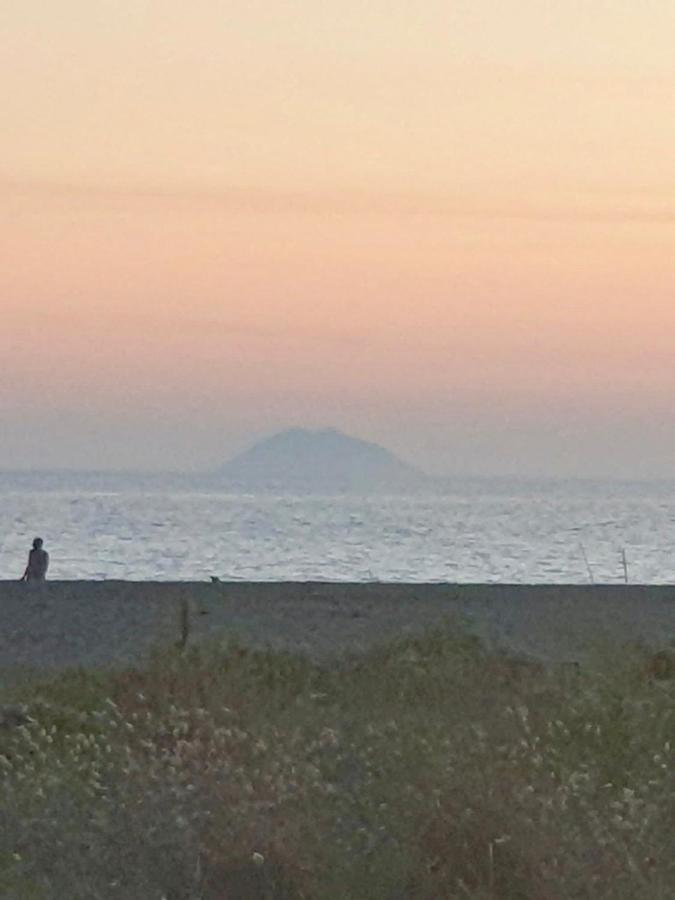 Vista Mare Su Tre Piani Con Giardino Villa Falerna Exterior photo